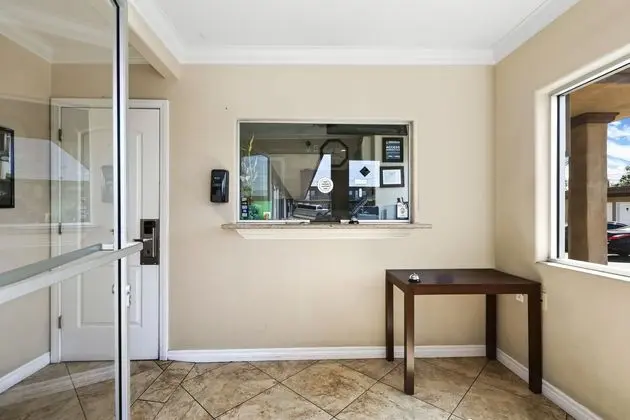 Harbor Inn & Suites La Habra - İç Mekan