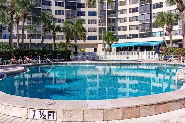 Harbor Towers Renovated 2nd Floor Suite