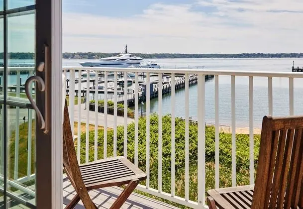 The Harborfront Inn