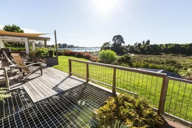 Harbour and Coastal 3 Bedroom Home With Path Views