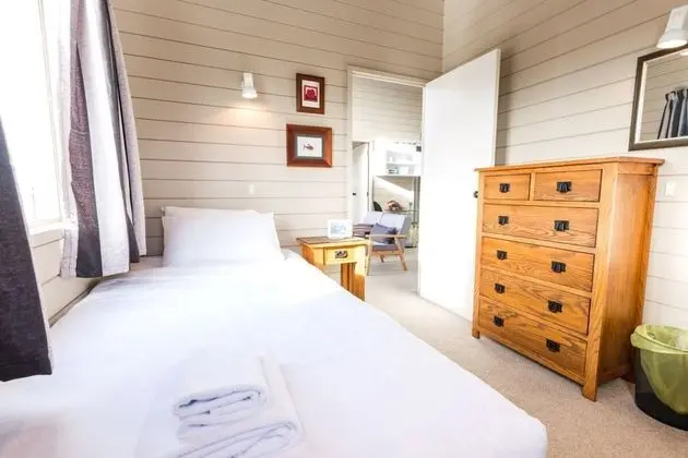 Harbour and Coastal 3 Bedroom Home With Path Views - Oda