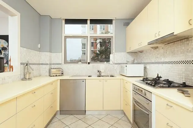 Harbour Front Single Level Apartment - Mutfak
