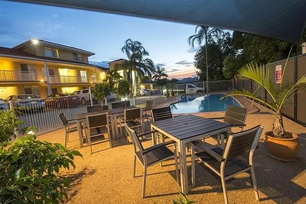 Harbour Sails Motor Inn - Havuz