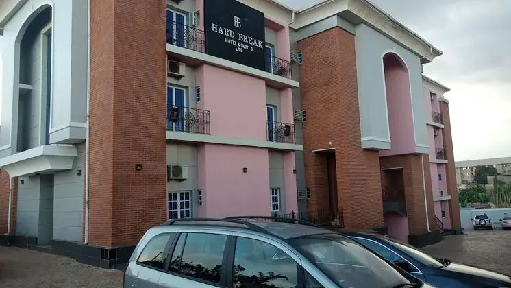 Hard Break Hotel and Suite - 1