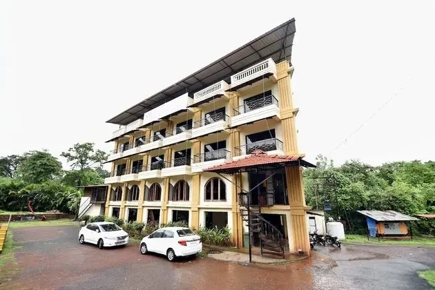 HariS Hotel Seawood