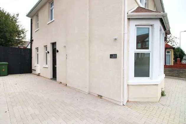 Harlequin Gardens by Tŷ SA-5 BR House