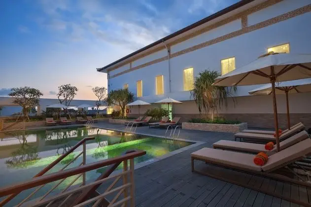 HARRIS Hotel & Conventions Denpasar - Bali - CHSE Certified - Havuz