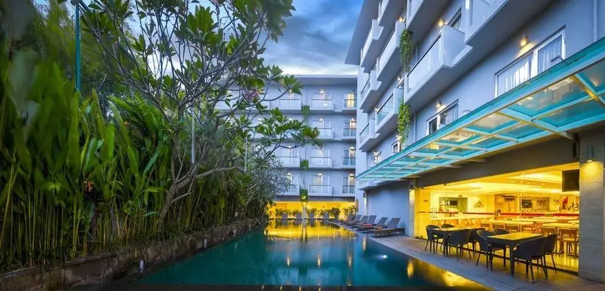 HARRIS Hotel Kuta Galleria - Bali - CHSE Certified - Havuz