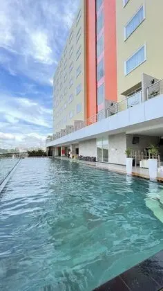 HARRIS Hotel Samarinda - Havuz
