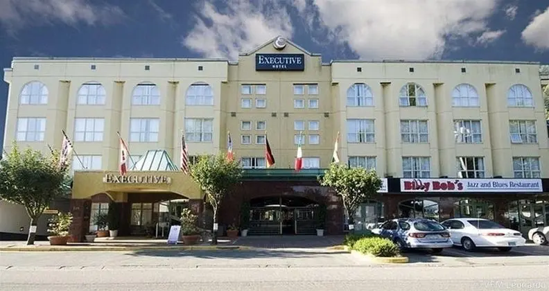 Harrison Lake Hotel