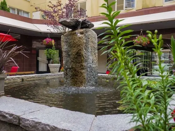 Harrison Lake Hotel - Dış Mekan