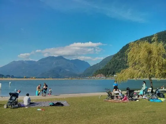 Harrison Lake Hotel - Plaj