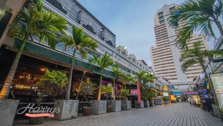 Harrys Restaurant, Bar Hotel - Patong Beach