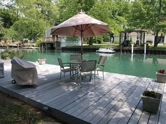 The Harsens Island Getaway Resort - Havuz
