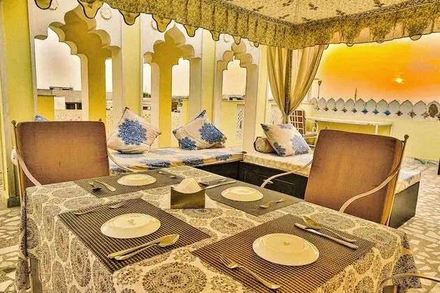 Harsoli Haveli by Rivaa- A Heritage Boutique Hotel - Yerinde Yemek