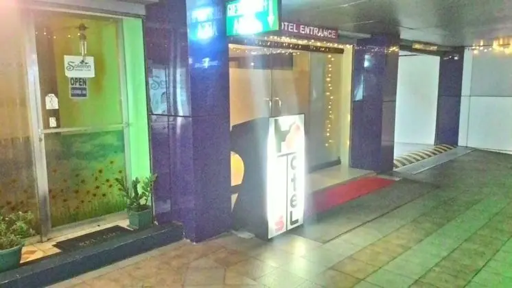 Harts Hotel Quezon City - Dış Mekan