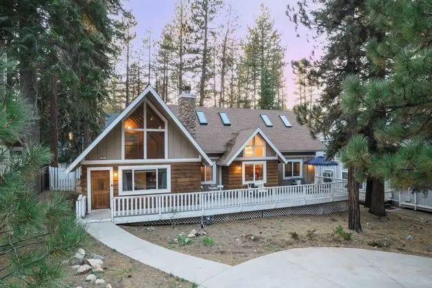 Hartwood by Avantstay Cozy Big Bear Abode w/ Spacious Deck & Stone Fireplace - Dış Mekan