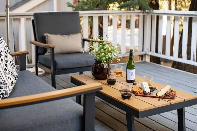 Hartwood by Avantstay Cozy Big Bear Abode w/ Spacious Deck & Stone Fireplace - İç Mekan