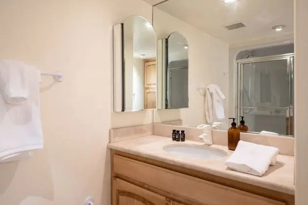 Hartwood by Avantstay Cozy Big Bear Abode w/ Spacious Deck & Stone Fireplace - İç Mekan