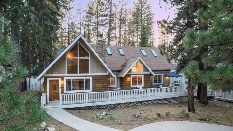Hartwood by Avantstay Cozy Big Bear Abode w/ Spacious Deck & Stone Fireplace - Öne Çıkan Resim