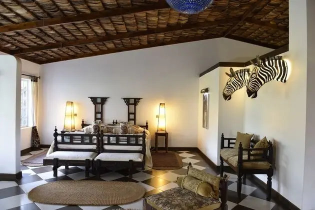 Hatari Lodge