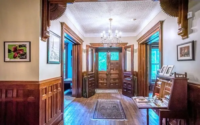 Hatch House Bed & Breakfast