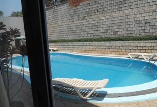 Have a Wonderful Stay in Your Junior Suite Wail in Kigali - Havuz