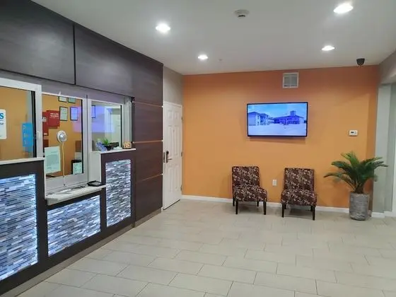 Haven Inn & Suites Willowbrook - Lobi