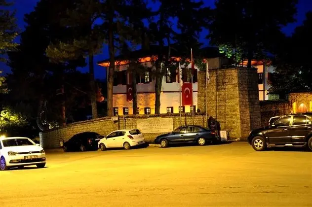 Havuzlu Asmazlar Konağı - Gece Görünümü