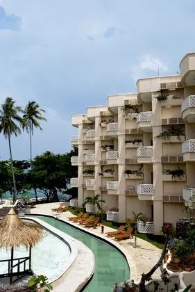 Hawaii Resort Family Suites @ Anyer Beach