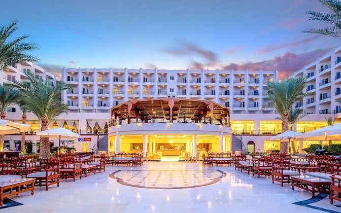 Hawaii Le Jardin Aqua Park Resort - Caters to Couples