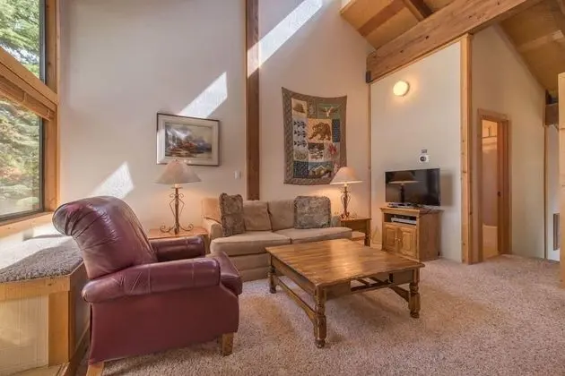 Hawk's Eye by Avantstay Cozy Condo w/ Views & Access to Northstar Resort Community - İç Mekan