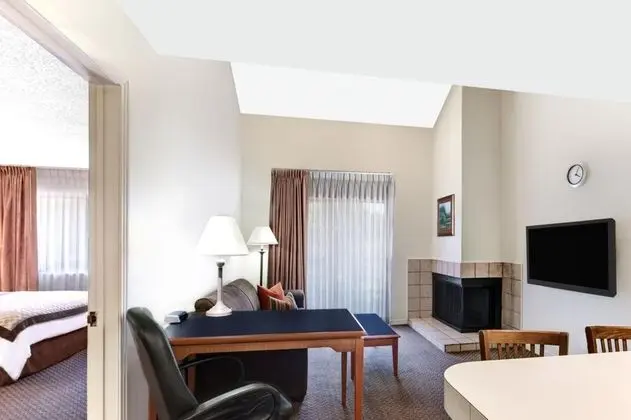 HAWTHORN SUITES BY WYNDHAM ARLINGTON/DFW SOUTH