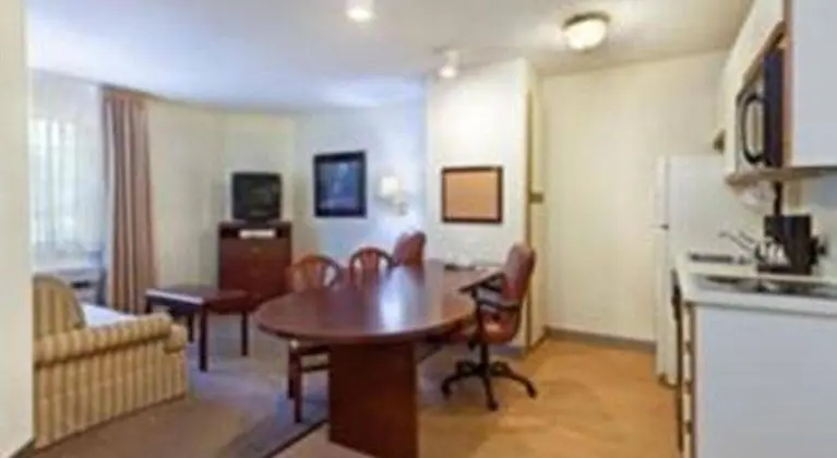Hawthorn Suites by Wyndham Charlotte/Executive Park