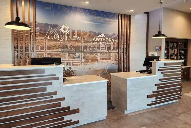 Hawthorn Suites by Wyndham Del Rio - Lobi