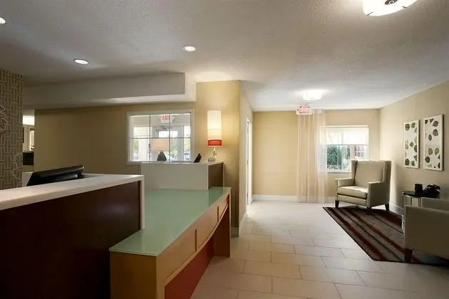 HAWTHORN SUITES BY WYNDHAM DETROIT FARMINGTON HIL - Lobi