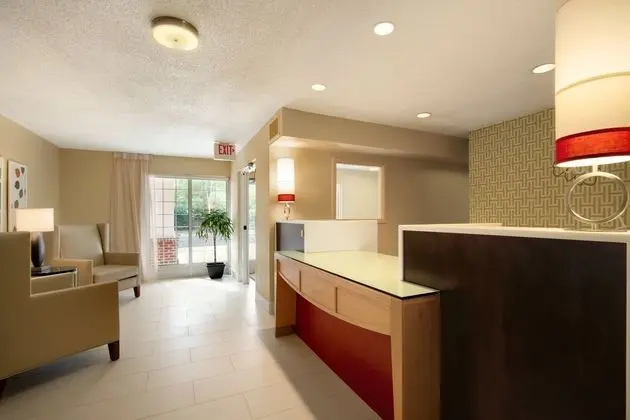 HAWTHORN SUITES BY WYNDHAM DETROIT FARMINGTON HIL - Lobi