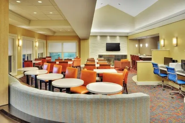 Hawthorn Suites BY Wyndham Erie - Lobi