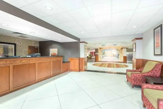 HAWTHORN SUITES BY WYNDHAM KINGSLAND - Lobi