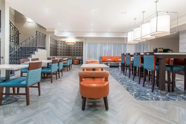 HAWTHORN SUITES BY WYNDHAM LIVERMORE WINE COUNTRY - Lobi