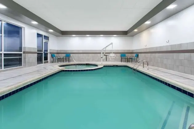 Hawthorn Suites by Wyndham Loveland - Havuz