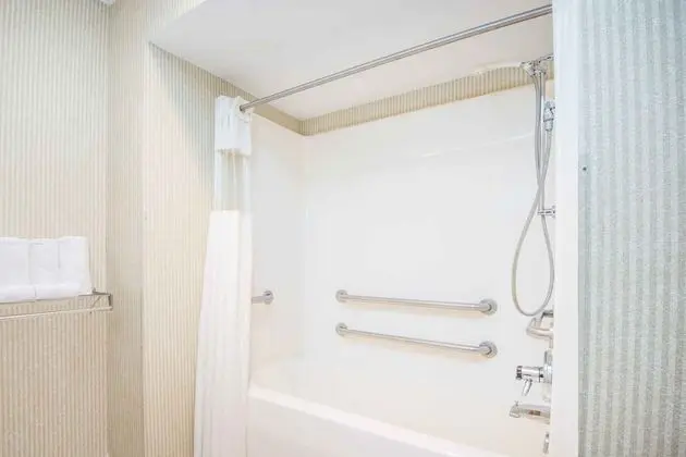 HAWTHORN SUITES BY WYNDHAM WICHITA WEST