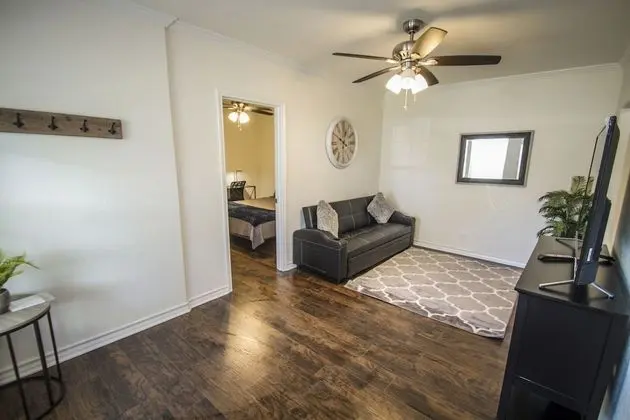 Hays St Cozy Remodeled 2br/2ba House Sleeps 8 - Lobi