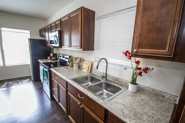 Hays St Cozy Remodeled 2br/2ba House Sleeps 8 - Mutfak