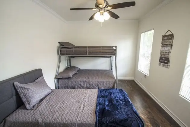 Hays St Cozy Remodeled 2br/2ba House Sleeps 8 - Oda