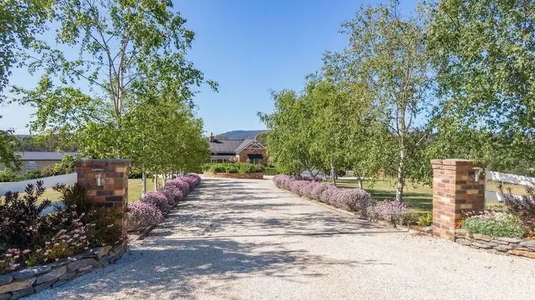 Hazelcreek Cottages - 1