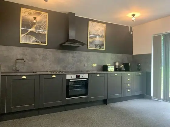 The Headingley House Leeds - Hot Tub - Sleeps Up To 12 - EV Charging - Mutfak