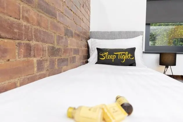 The Headingley House Leeds - Hot Tub - Sleeps Up To 12 - EV Charging - Oda