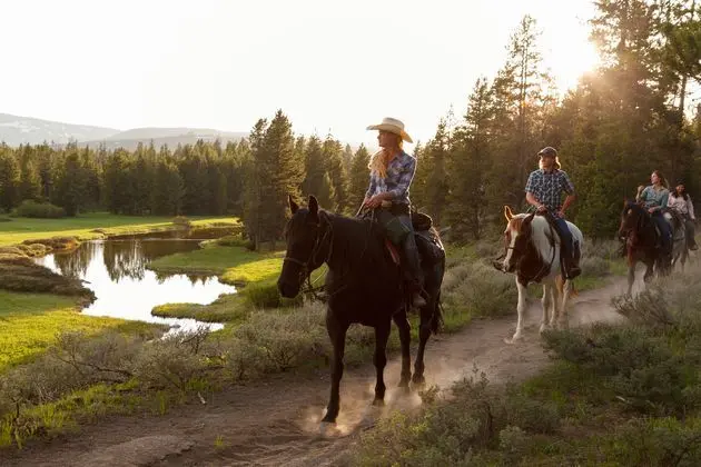Headwater's Lodge & Cabins at Flagg Ranch - Spor