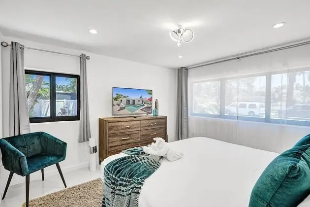 Heated Private Pool 4BR Modern home - Oda